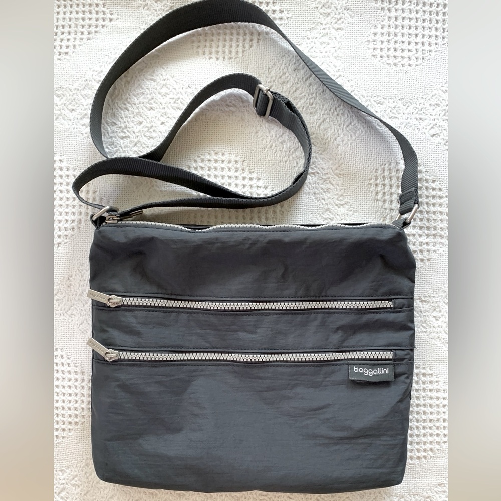 Baggallini Gray Crossbody bag Multiple Zippered Pockets Adjustable Strap